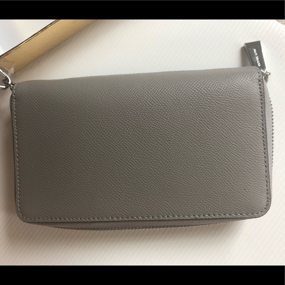 NIB Michael Kors Wristlet - Picture 5 of 5